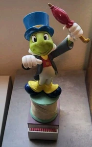 Disney Jiminy Cricket auf Streichholzbuch Spule kleine Statue Figur - Bild 1 von 7