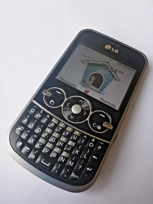 LG GW-300-FD Gossip QWERTY mobile telephone(microSDHC card slot)FIDO, VGC - Image 1 of 4
