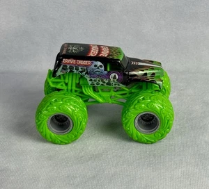 Monster Jam Grave Digger Green Tires 1:64 BKT Diecast Monster Truck - Picture 1 of 7