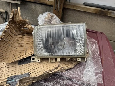 faro lado izquierdo nissan cabstar e 2005 442683 Foto 1 de 3