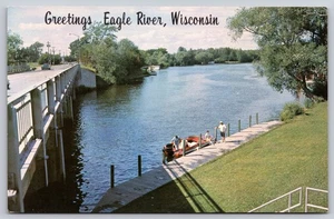 Postal cromada Greetings Eagle River Boat Boat Wisconsin - Imagen 1 de 3
