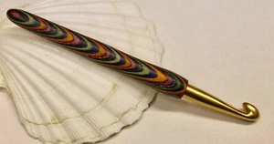 Häkelnadel aus Multicolor Holz, Nadelstärke 8,0mm, handgedrechselt - Bild 1 von 4