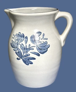 Grande brocca ad acqua in gres Pfaltzgraff Yorktowne 8-1/4" (64 oz) #416Y vintage - Foto 1 di 17