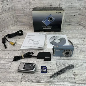Cámara digital Sanyo VPC T850 8,1 MP azul con cargador y batería probada - Imagen 1 de 21