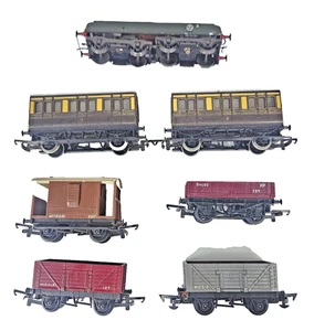 Estante de 7 X Hornby Tri-ang Rastrillo de Entrenadores GWR y Mercancías Surtidas Vagones Repuestos. - Imagen 1 de 17