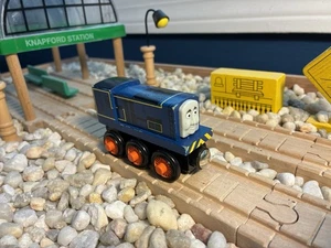 SIDNEY Thomas Train Holzeisenbahn Tomy 2003 - Bild 1 von 2