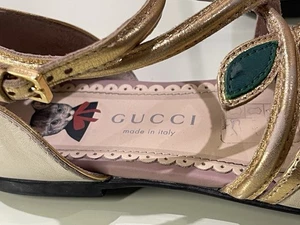 Mädchen $ 395 Gucci Ecru Leder Gold Ranken Riemchen Sandalen Ballerinas 29 12US mit Staubbeutel - Bild 1 von 11
