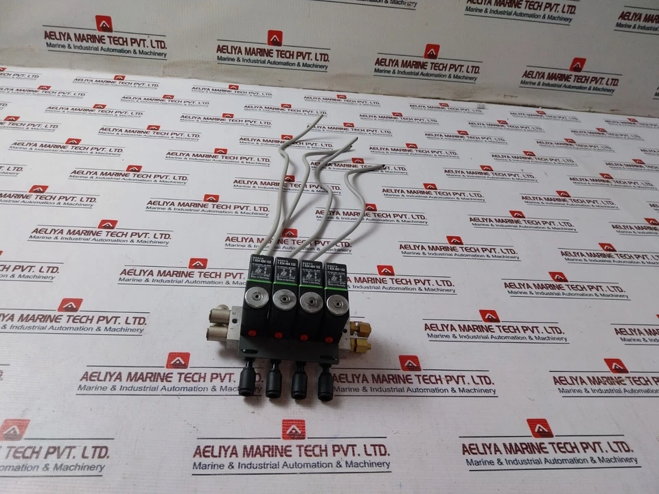 Bosch 1 834 484 152 Solenoid Connector - Image 1 of 4