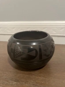 Martha Applebeleaf Black Keramik Vase - Bild 1 von 13