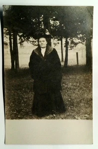 Vintage Echt Foto AK Frau im Pelzmantel Kruxo 1907-1920 RPPC - Bild 1 von 2