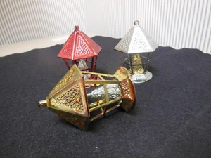 3 Vintage Mid Century Kunststoff Ornamente LATERNEN mit Kerzenflamme bunt - Bild 1 von 8