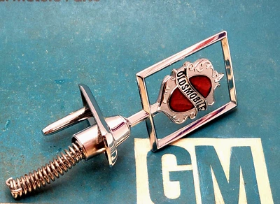 NOS 82 88 OLDSMOBILE CUTLASS CIERA HOOD ORNAMENT 83 84 85 86 87 OEM GM EMBLEM Foto 1 de 4