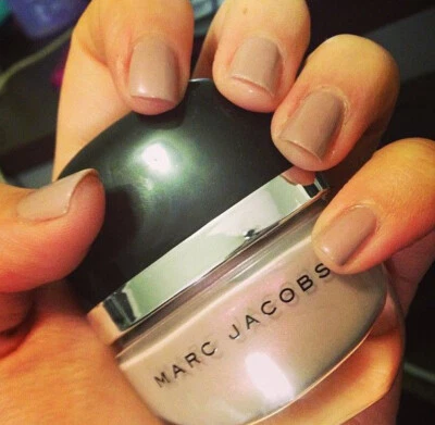 Laca para esmalte MARC JACOBS Enamored Hi-Shine - MADAME 158 NOVA SEM CAIXA - Imagem 1 de 3
