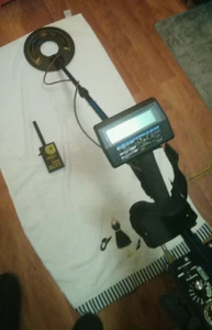 White's MXT Tracker E-Serie & 120mm Bullseye unter einer Eclipse 950 Tonabnehmerspule - Bild 1 von 10