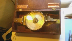 Brújula de topógrafo de latón con estuche, siglo XIX, marca John Roach 13 1/2 pulgadas x 6" - Imagen 1 de 13