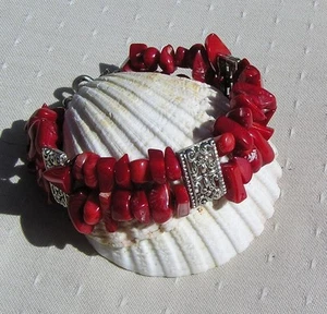 Pulsera de cáscara de piedras preciosas de coral rojo natural ""Sinfonía en rojo"" franqueo gratuito del Reino Unido - Imagen 1 de 6