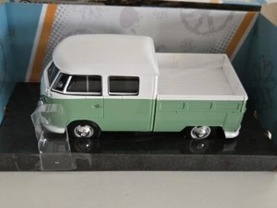 1/24 Motor Max VW T1 b Doka weiß/hellgrün 79343 - Bild 1 von 3