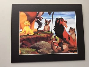 SCAR~SHENZI~BANZAI & ED~SIMBA~LION KING~8X10 stampa tappetino~MUFASA'A EVIL BROTHER~NUOVO - Foto 1 di 1