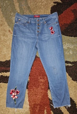 Pantalones de mezclilla capri para mujer Guess florales con botones con bordado talla 31 Foto 1 de 4