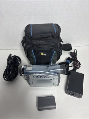 Canon NTSC ZR80 Digital Video Camcorder w/Travel Bag, Charger, Battery Tested - Image 1 of 4
