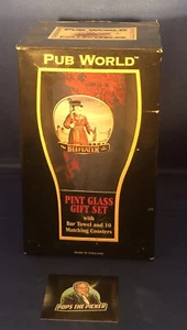 Pub World Sammlerstücke Beefeaters Pint Glas Set mit Handtuch und 10 Untersetzern - Bild 1 von 1