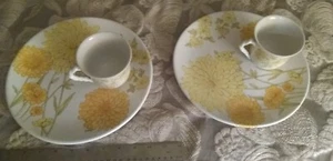 2 Vintage Ernestine ITAY OVERSIZE gelb rund FLORAL MITTAGESSEN Geschirr Gedecke signiert - Bild 1 von 19