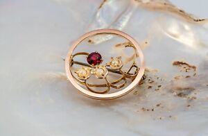 Elegant Yellow Gold Brooch with Garnet and Seed Pearls