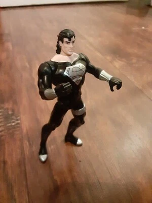 Superman: Man of Steel 1995 - Laser Superman (traje negro) de Kenner Foto 1 de 4