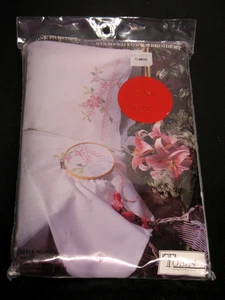 TOBIN FLORAL SPENDOR STAMPED PILLOWCASE ONE PAIR FOR EMBROIDERY NEW - Picture 1 of 3