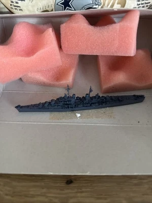 Neptun 1341AX US Light Cruiser Oakland MS-21 1944 1/1250 Scale Model Ship - Image 1 of 3