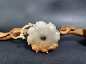 China Exquisite Natural Hetian Jade Hand-carved Cicada YuPei Pendant - Picture 1 of 5