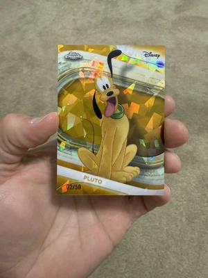 2025 Topps Cromo Disney Zafiro 95 Plutón Color Dorado Coincidencia/50  Foto 1 de 3