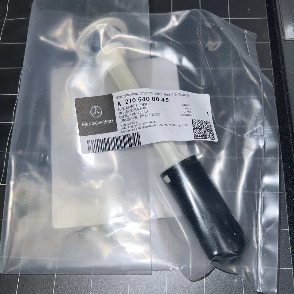 Genuine MERCEDES A208 C140 C208 C209 R129 R170 S202 Sender unit 2105400045 - Image 1 of 4