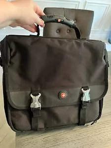 Swiss Gear laptop carrying case/brief case. Fits 13" Laptop or Tablet. - Picture 1 of 6