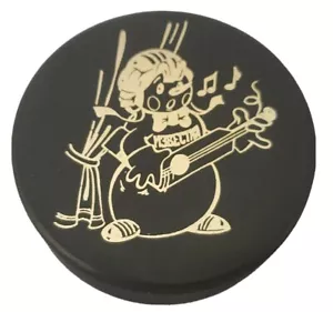 VINTAGE RUSSIAN SNOWMAN PLAYING GUITAR MUSIC NOTES VINTAGE PUCK MADE IN USSR - Picture 1 of 5