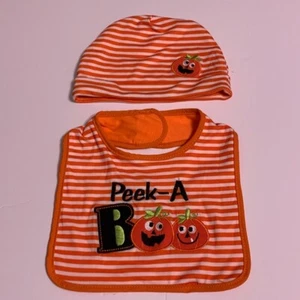 Babys erstes Halloween besticktes Peek A Boo Lätzchen & Mütze NEU - Bild 1 von 1