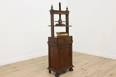 Imprensa e armário de livros antigos de carvalho esculpido holandês dos anos 1800 #53960 - Imagem 1 de 4