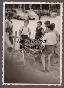 Foto real: Entrega de caracoles de viñedo en Riggisberg 1958 Suiza - Imagen 1 de 2