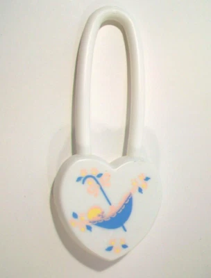 Juguetes Plakie años 60 bebé forma de corazón plástico sonajero bebé Foto 1 de 3