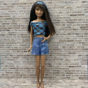 Mattel Dreamhouse Skipper 2010 capelli castani blu striscia occhi viola ginocchia piegate - Foto 1 di 7