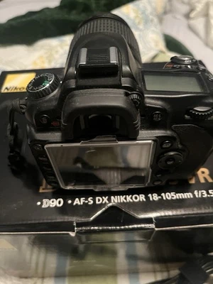 Nikon D D90 12.3MP Digital SLR Camera - Black (Kit w/ VR 18-105 mm Lens) - Image 1 of 3