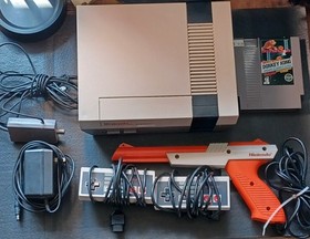 TESTED AND REPAIRED NES w/ Donkey Kong, 2 Controllers, Zapper, and All Cables