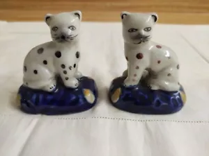 Vtg. Staffordshire cheetah cats? on blue pillows figurines pair. - Picture 1 of 11
