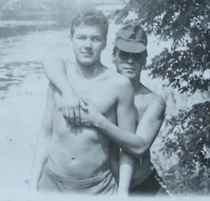Couple Shirtless Men Hugs Affectionate Enamored Guys Gay int Original Vtg Photo - Picture 1 of 6