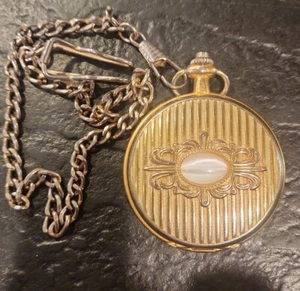 Q Collection Quarz goldfarbene Taschenuhr Edelstein auf der Vorderseite - Bild 1 von 5