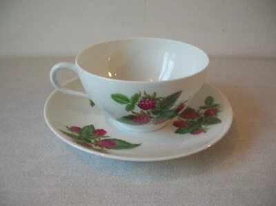 Ancienne grande tasse à thé décor framboise porcelaine de Paris Limoges de 17 cm - Photo 1/4