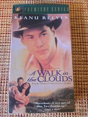 A Walk In The Clouds (VHS, 1995) Keanu Reeves NEW, Sealed Foto 1 de 4