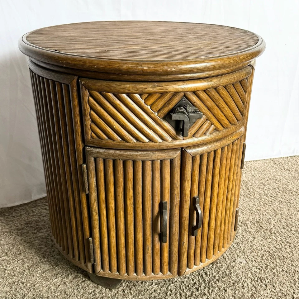 Mesa auxiliar/mesa de noche circular de ratán boho chic Foto 1 de 1