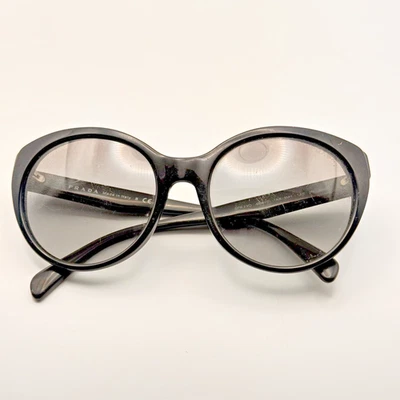 Gafas de sol Prada SPR 23O para mujer negras redondas tonos grandes Italia lentes rayadas Foto 1 de 4