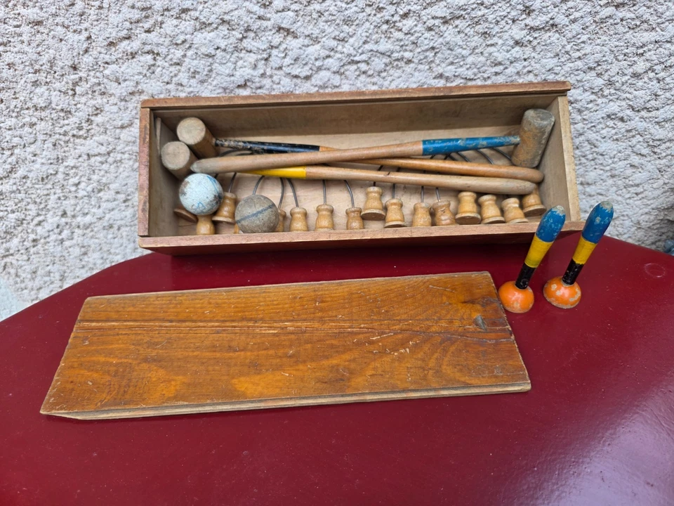 Jeu de croquet de table ancien dans une boîte en bois - Photo 1/1
